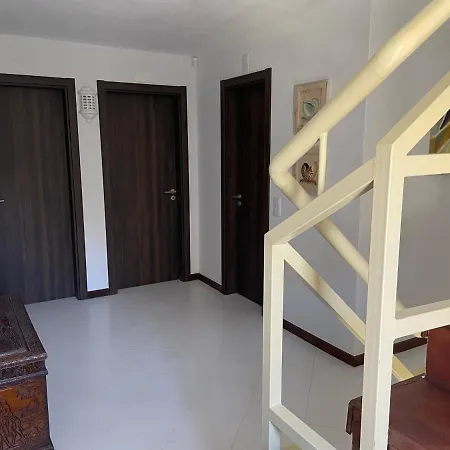 Casa Dos Lirios بيت للعطل