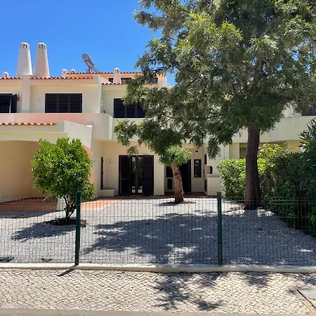 Semesterbostad Casa Dos Lirios Albufeira