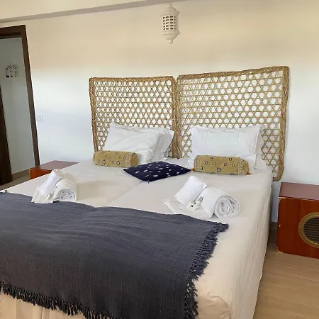Casa Dos Lirios بيت للعطل *